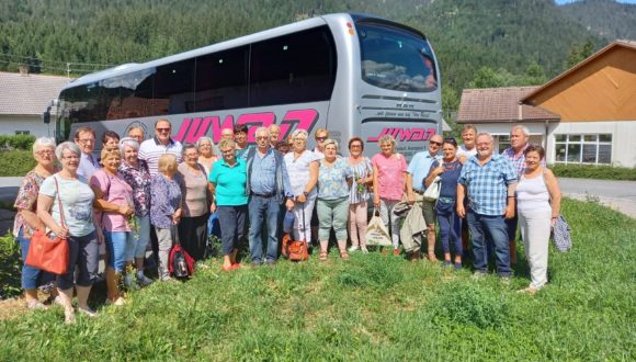 Kräuterwanderung in Weißbriach mit Christl Enzi Kräuterwanderung in Weißbriach mit Christl Enzi
