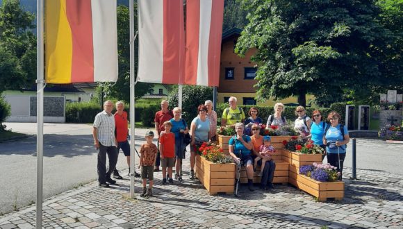 Wanderung vom Gemeindeamt Gnesau zur Danielhütte nächst KNITTEL-BERG Wanderung vom Gemeindeamt Gnesau zur Danielhütte nächst KNITTEL-BERG